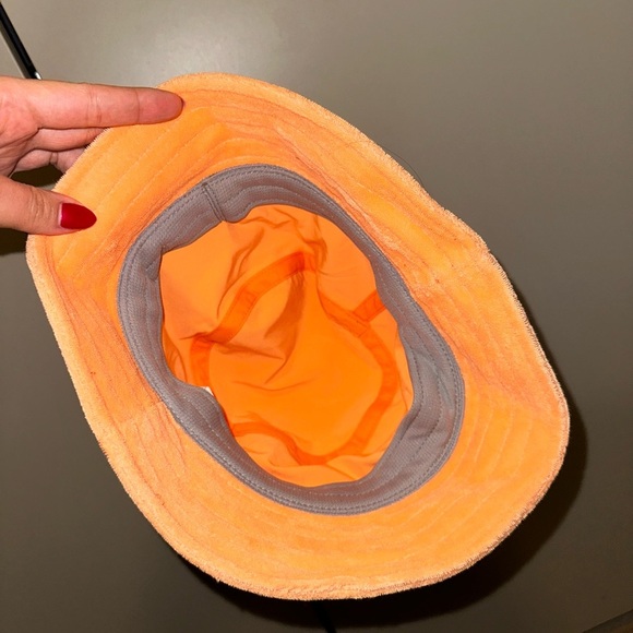 ALO Yoga Bucket Hat - Picture 2 of 2